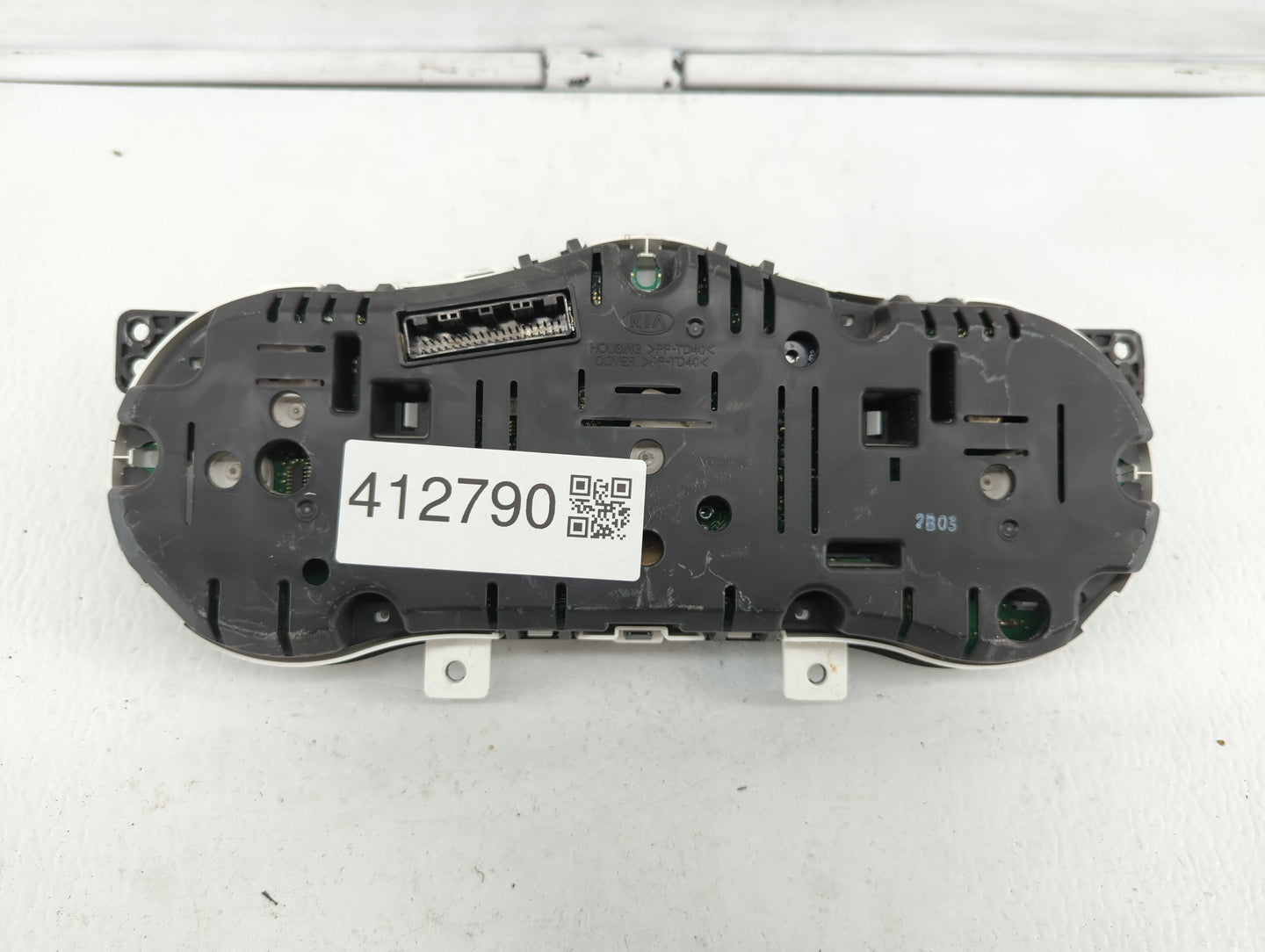 2012-2013 Kia Optima Instrument Cluster Speedometer Gauges P/N:94001-2T323 94001-2T322 Fits Fits 2012 2013 OEM Used Auto Par