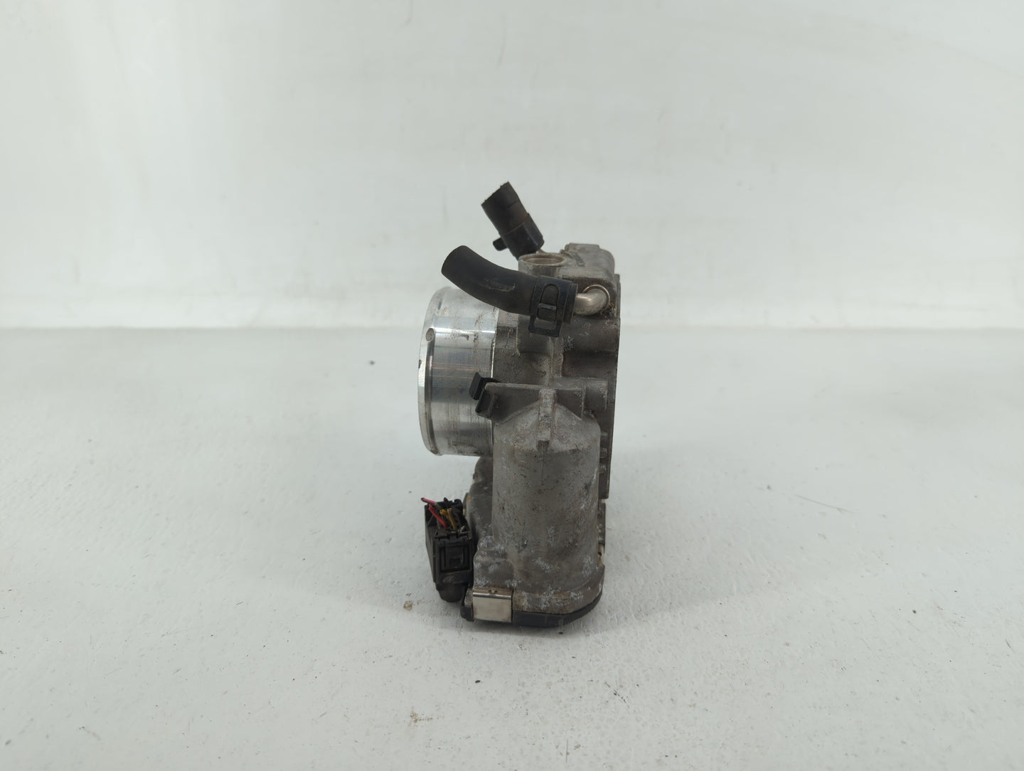 2011-2015 Kia Optima Throttle Body P/N:35100-2G700 Fits Fits 2011 2012 2013 2014 2015 2016 OEM Used Auto Parts - Oemusedauto