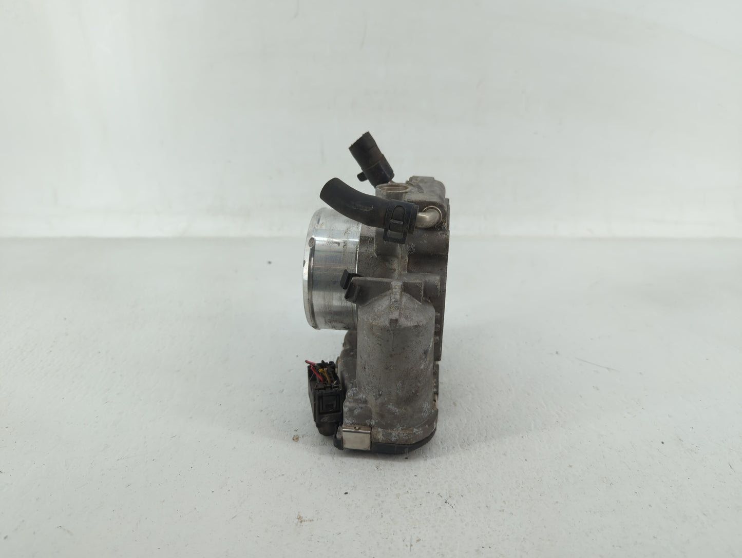 2011-2015 Kia Optima Throttle Body P/N:35100-2G700 Fits Fits 2011 2012 2013 2014 2015 2016 OEM Used Auto Parts - Oemusedauto
