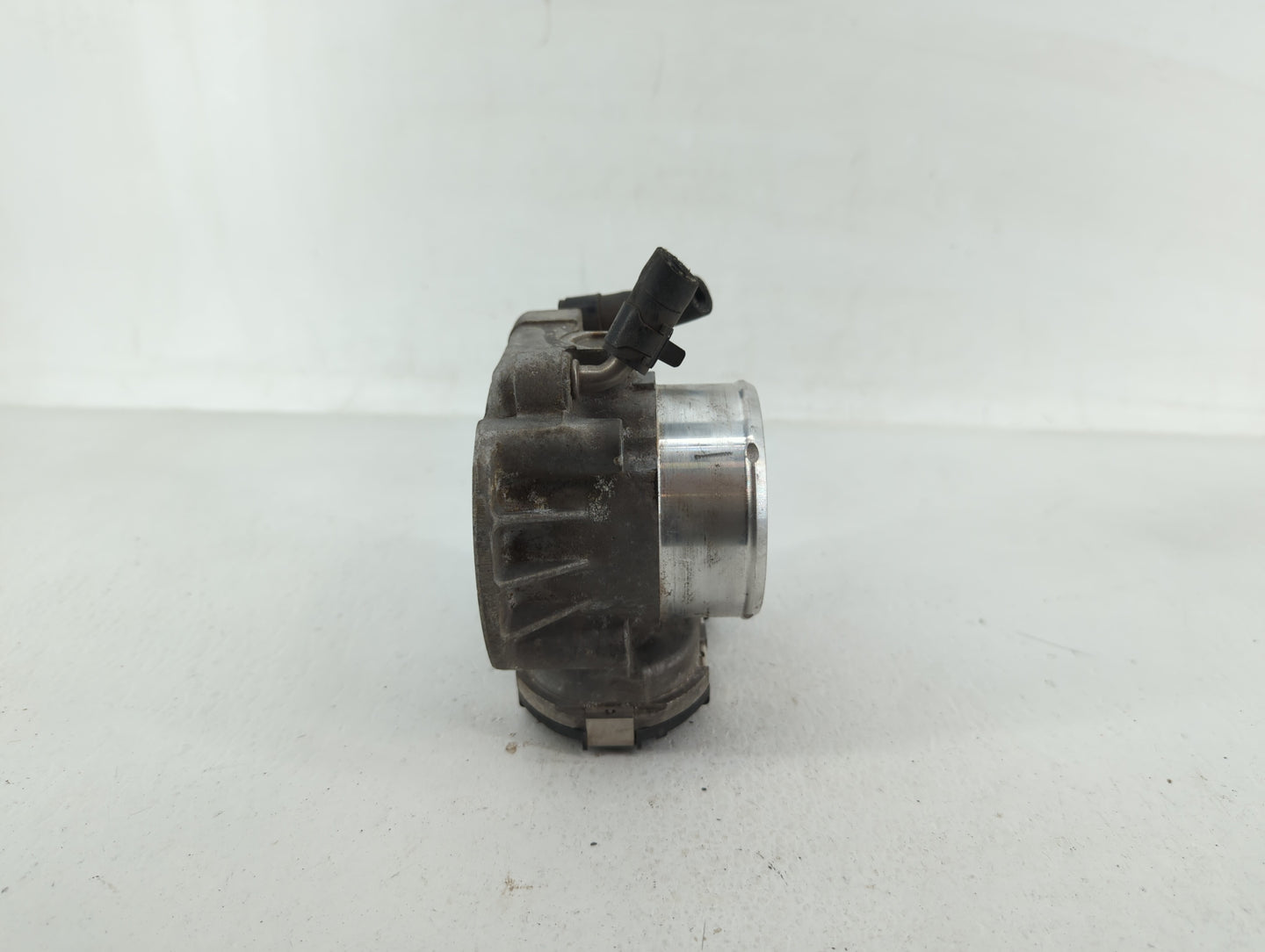 2011-2015 Kia Optima Throttle Body P/N:35100-2G700 Fits Fits 2011 2012 2013 2014 2015 2016 OEM Used Auto Parts - Oemusedauto