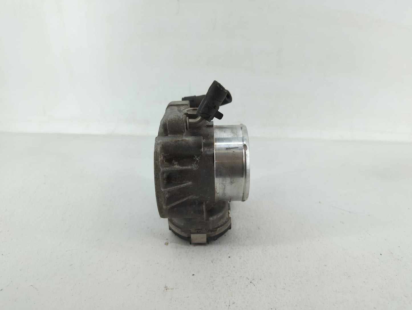 2011-2015 Kia Optima Throttle Body P/N:35100-2G700 Fits Fits 2011 2012 2013 2014 2015 2016 OEM Used Auto Parts - Oemusedauto