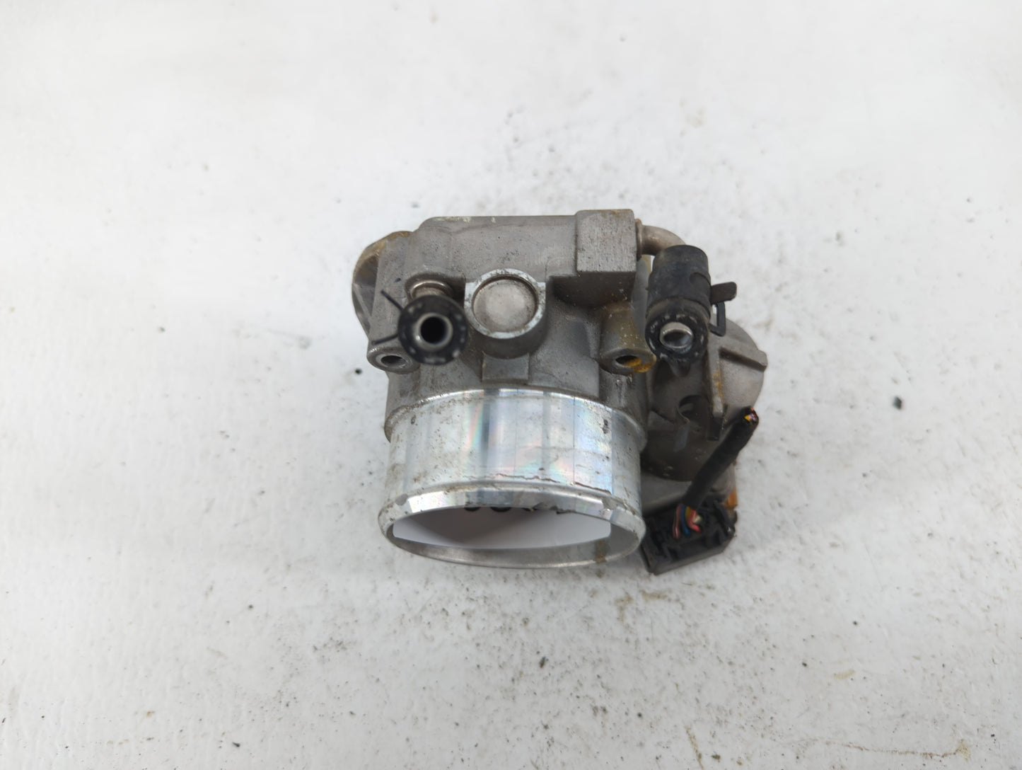 2011-2015 Kia Optima Throttle Body P/N:35100-2G700 Fits Fits 2011 2012 2013 2014 2015 2016 OEM Used Auto Parts - Oemusedauto
