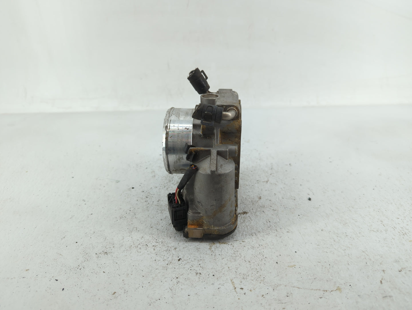 2011-2015 Kia Optima Throttle Body P/N:35100-2G700 Fits Fits 2011 2012 2013 2014 2015 2016 OEM Used Auto Parts - Oemusedauto