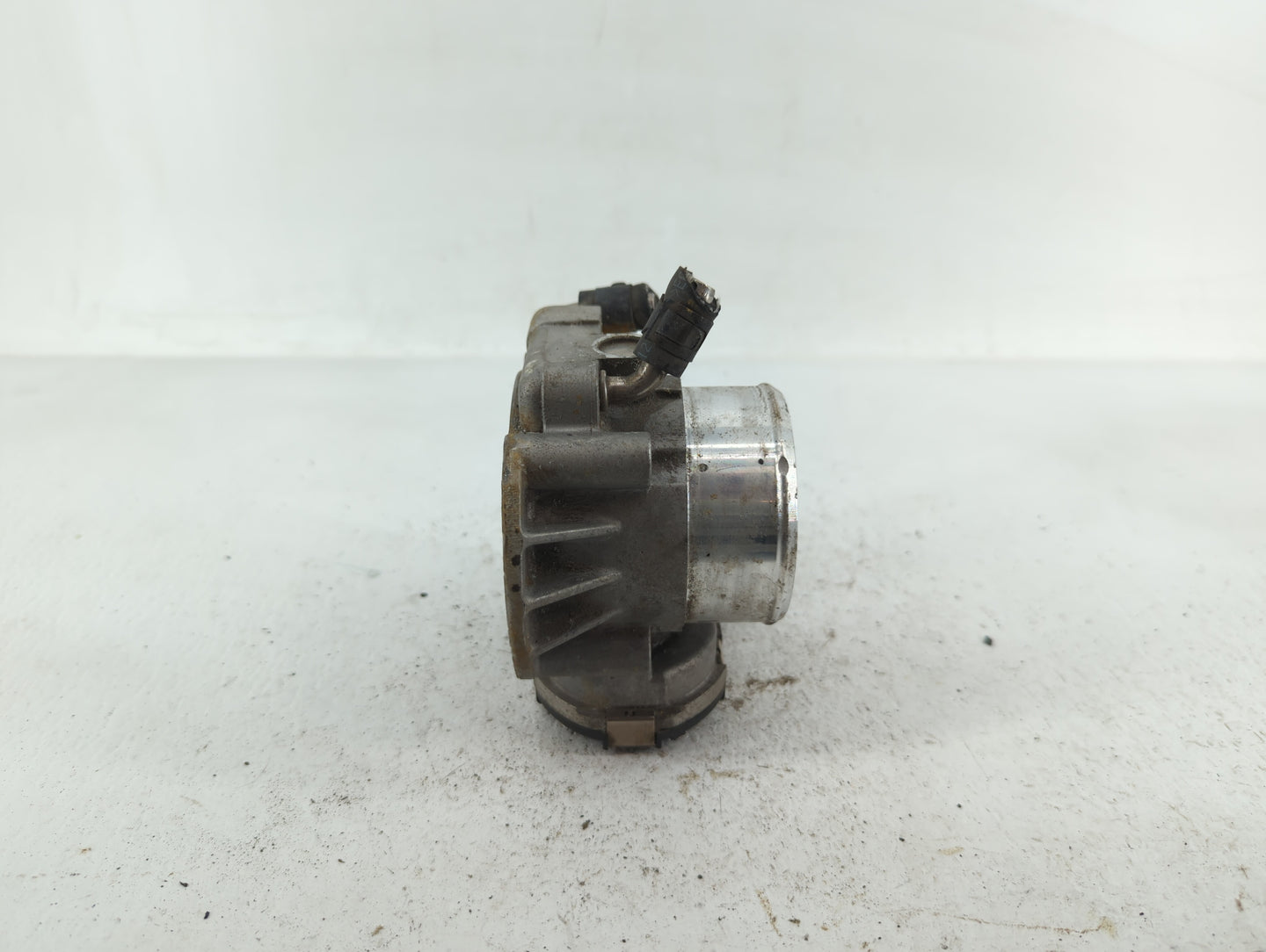 2011-2015 Kia Optima Throttle Body P/N:35100-2G700 Fits Fits 2011 2012 2013 2014 2015 2016 OEM Used Auto Parts - Oemusedauto