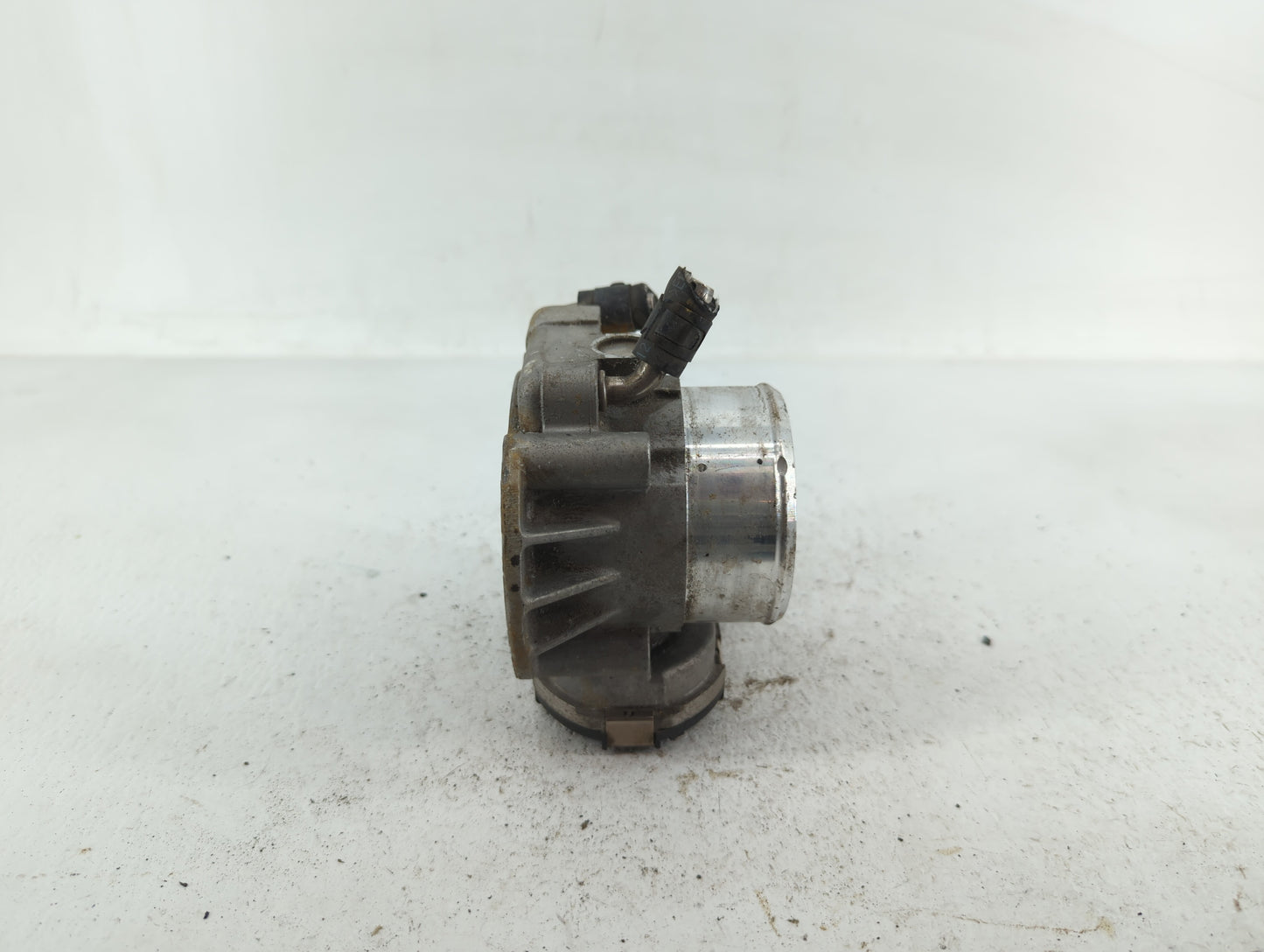 2011-2015 Kia Optima Throttle Body P/N:35100-2G700 Fits Fits 2011 2012 2013 2014 2015 2016 OEM Used Auto Parts - Oemusedauto