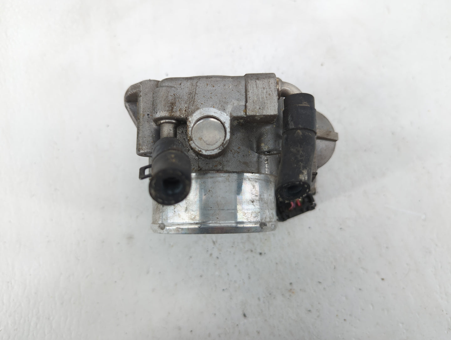 2011-2015 Kia Optima Throttle Body P/N:35100-2G700 Fits Fits 2011 2012 2013 2014 2015 2016 OEM Used Auto Parts - Oemusedauto
