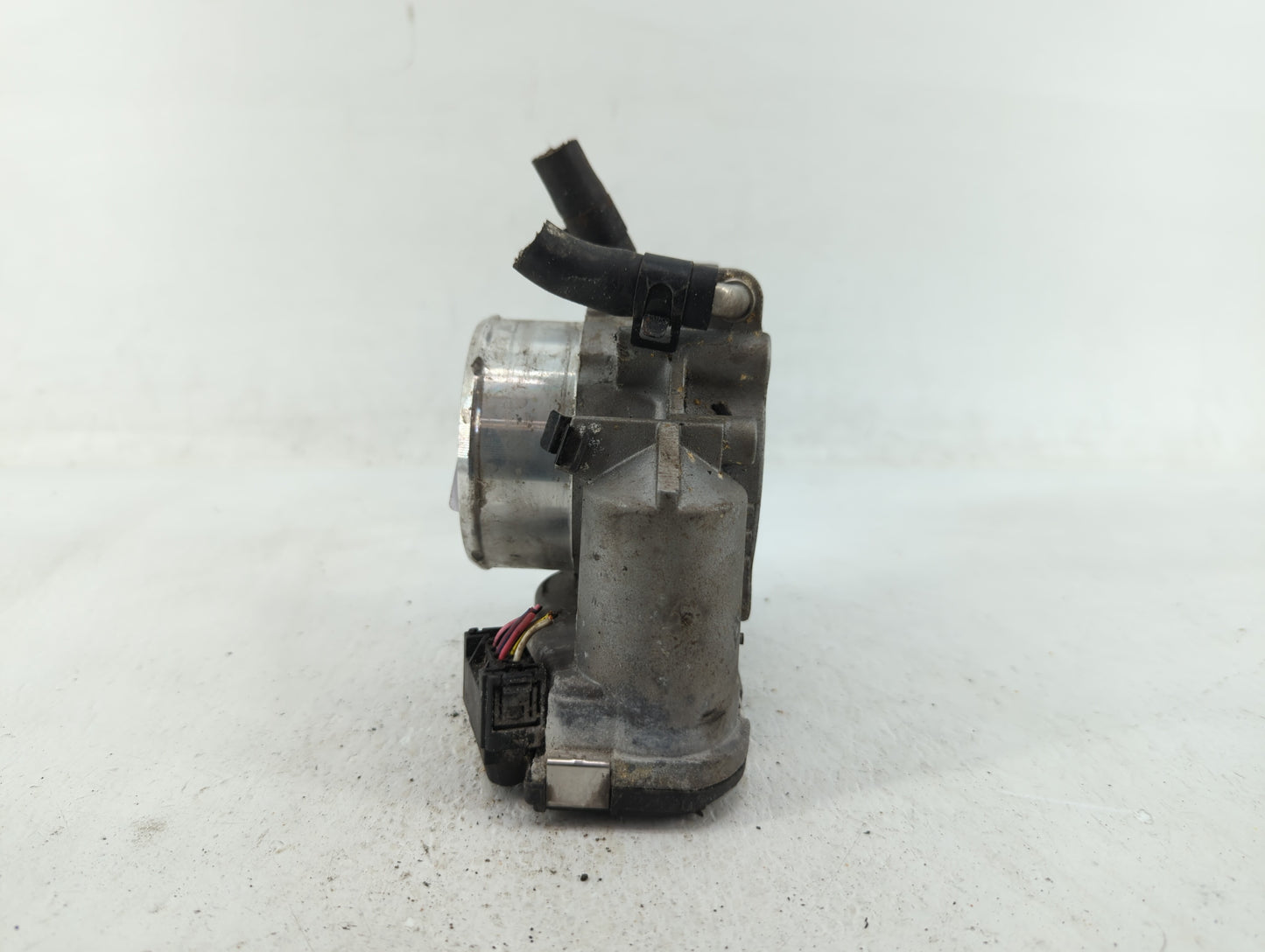 2011-2015 Kia Optima Throttle Body P/N:35100-2G700 Fits Fits 2011 2012 2013 2014 2015 2016 OEM Used Auto Parts - Oemusedauto
