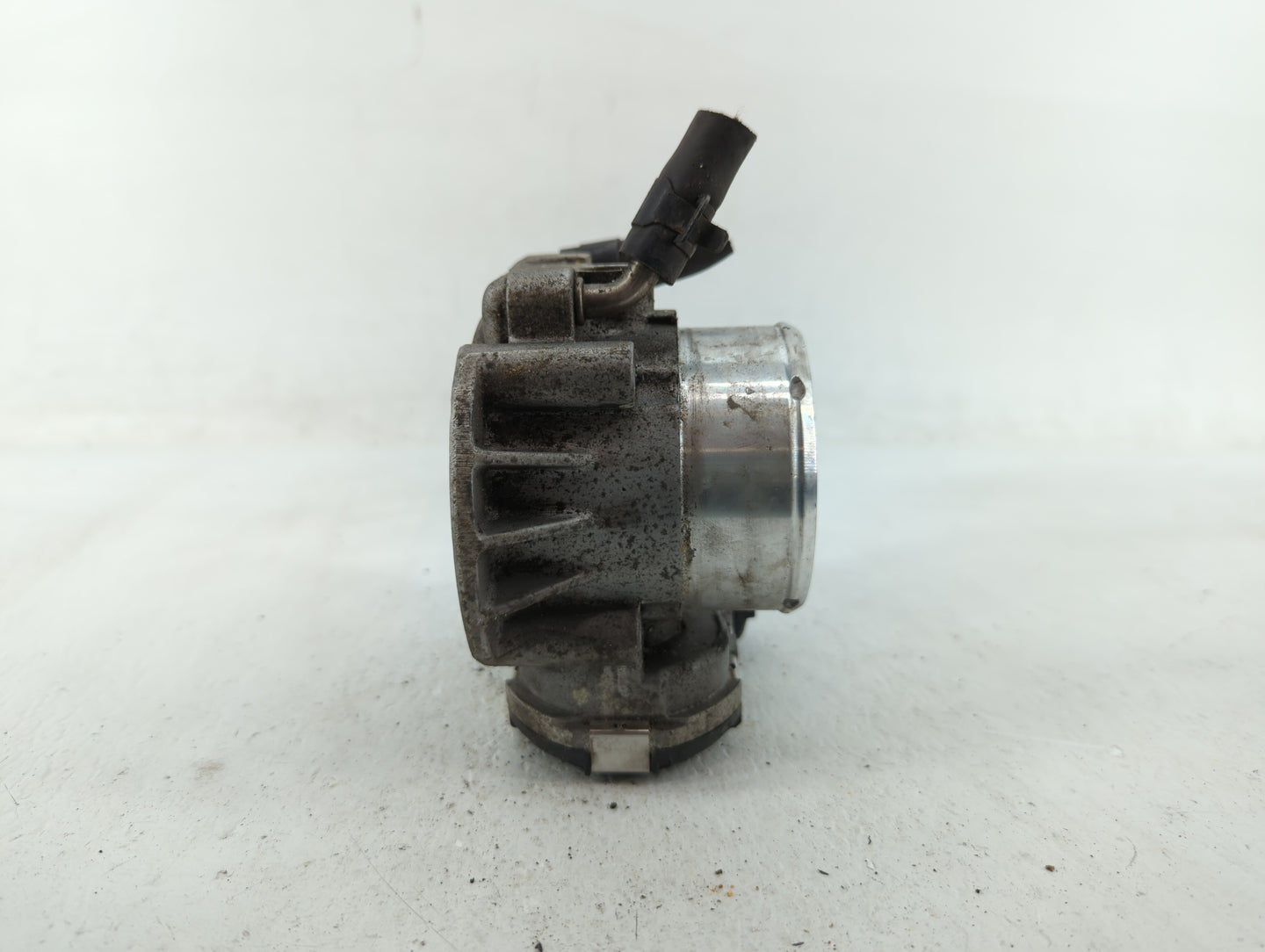 2011-2015 Kia Optima Throttle Body P/N:35100-2G700 Fits Fits 2011 2012 2013 2014 2015 2016 OEM Used Auto Parts - Oemusedauto
