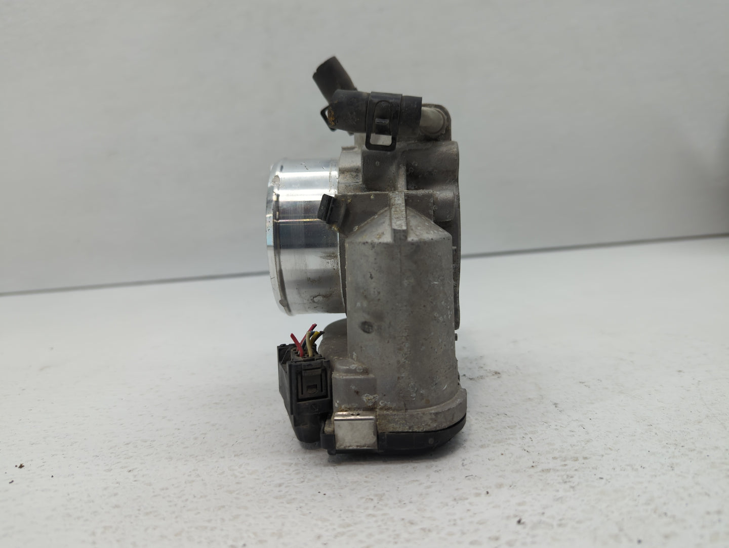 2011-2015 Kia Optima Throttle Body P/N:35100-2G700 Fits Fits 2011 2012 2013 2014 2015 2016 OEM Used Auto Parts - Oemusedauto