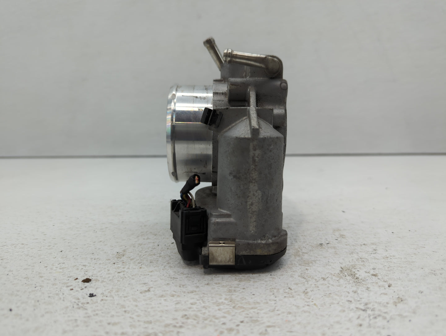 2011-2015 Kia Optima Throttle Body P/N:35100-2G700 Fits Fits 2011 2012 2013 2014 2015 2016 OEM Used Auto Parts - Oemusedauto