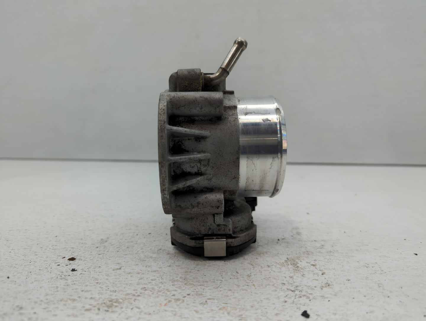 2011-2015 Kia Optima Throttle Body P/N:35100-2G700 Fits Fits 2011 2012 2013 2014 2015 2016 OEM Used Auto Parts - Oemusedauto