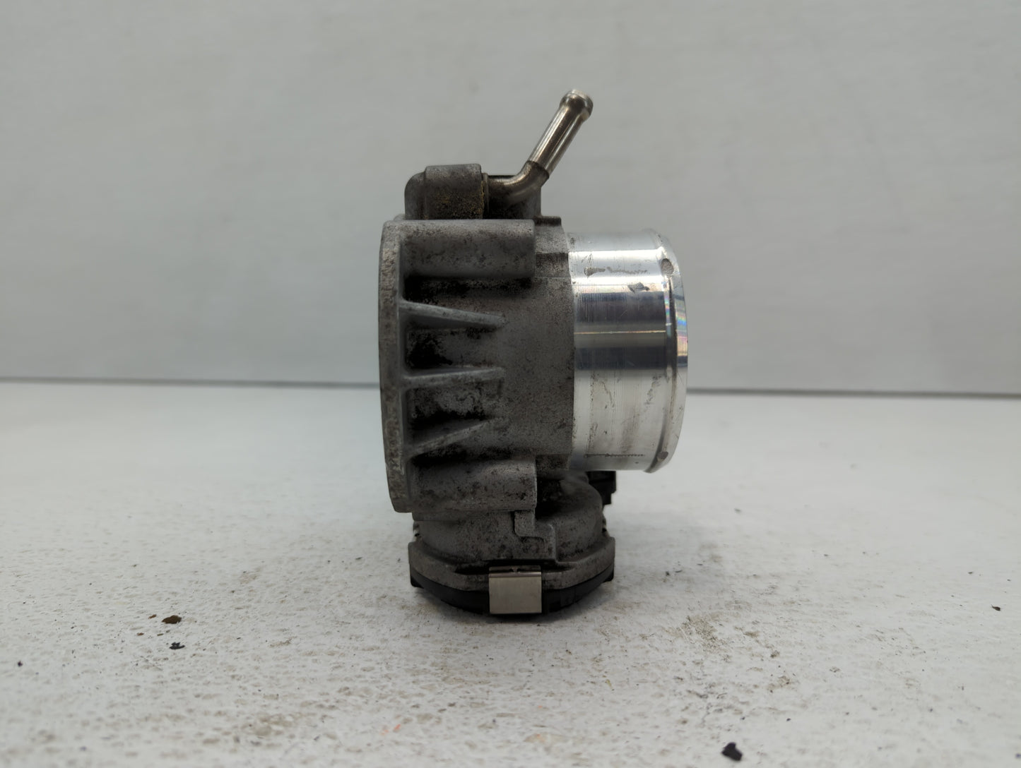 2011-2015 Kia Optima Throttle Body P/N:35100-2G700 Fits Fits 2011 2012 2013 2014 2015 2016 OEM Used Auto Parts - Oemusedauto