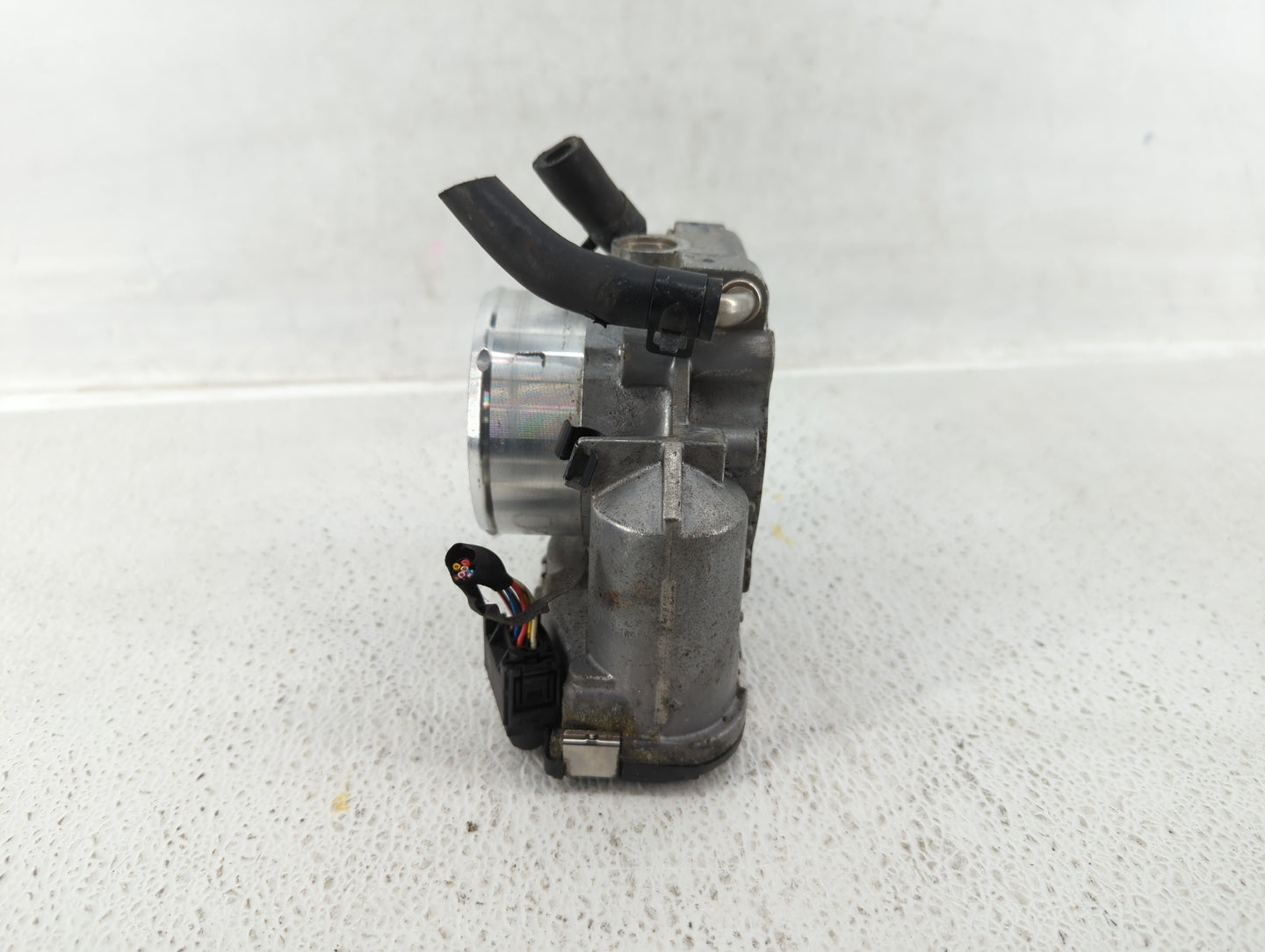 2011-2015 Kia Optima Throttle Body P/N:35100-2G700 Fits Fits 2011 2012 2013 2014 2015 2016 OEM Used Auto Parts - Oemusedauto