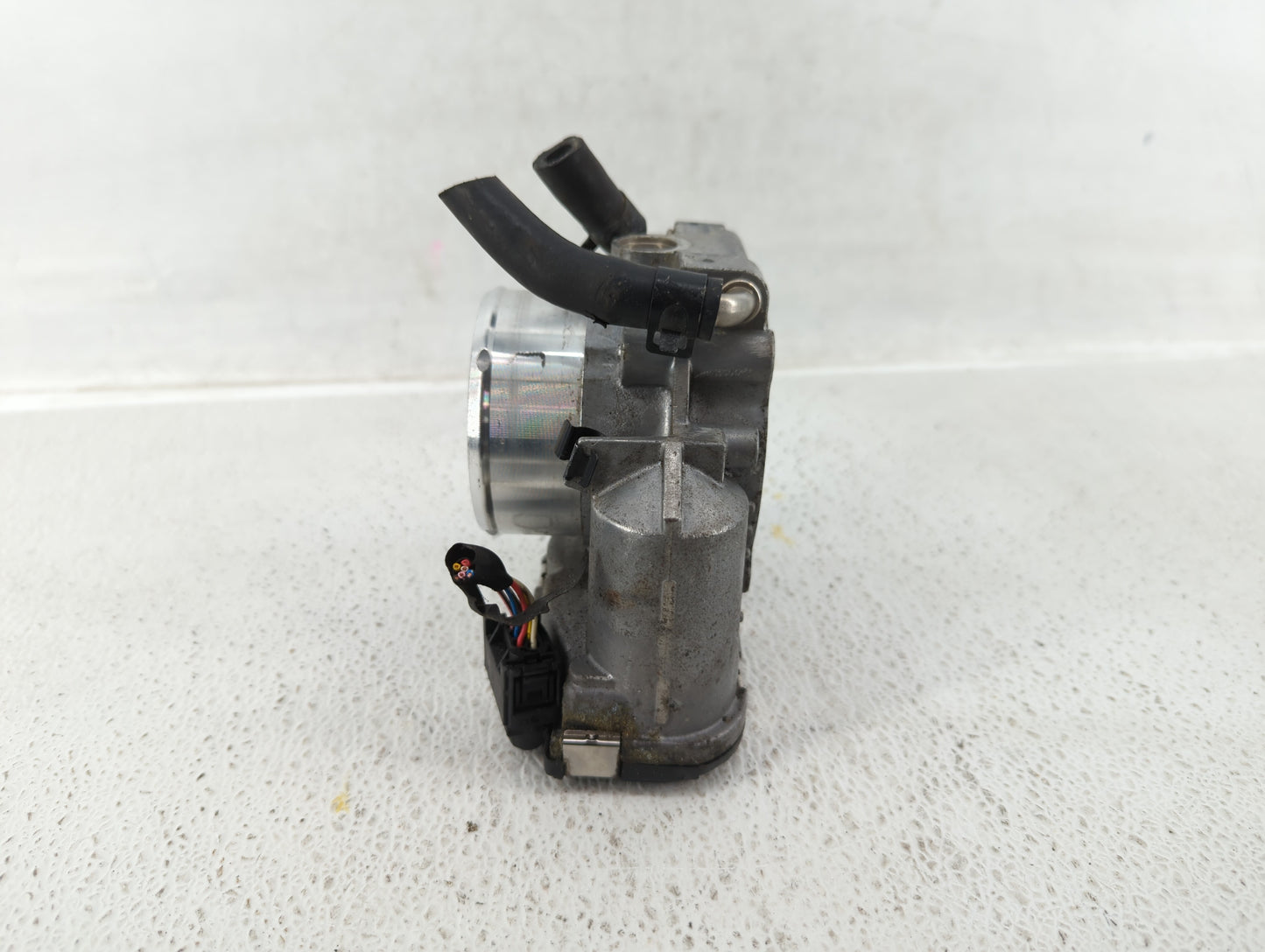 2011-2015 Kia Optima Throttle Body P/N:35100-2G700 Fits Fits 2011 2012 2013 2014 2015 2016 OEM Used Auto Parts - Oemusedauto