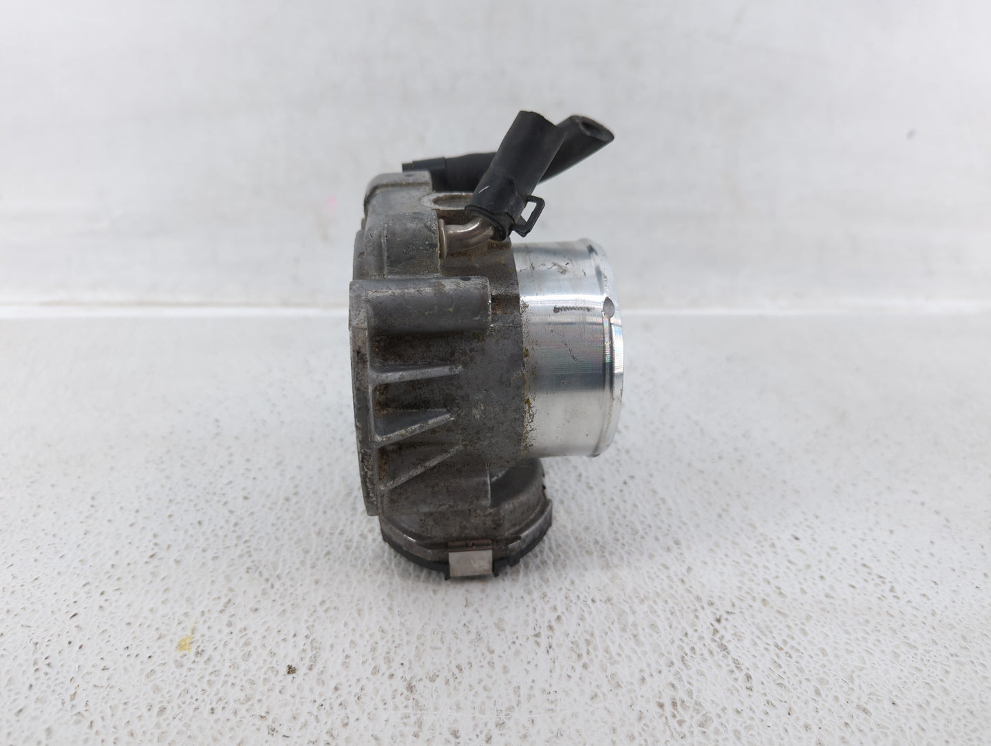 2011-2015 Kia Optima Throttle Body P/N:35100-2G700 Fits Fits 2011 2012 2013 2014 2015 2016 OEM Used Auto Parts - Oemusedauto