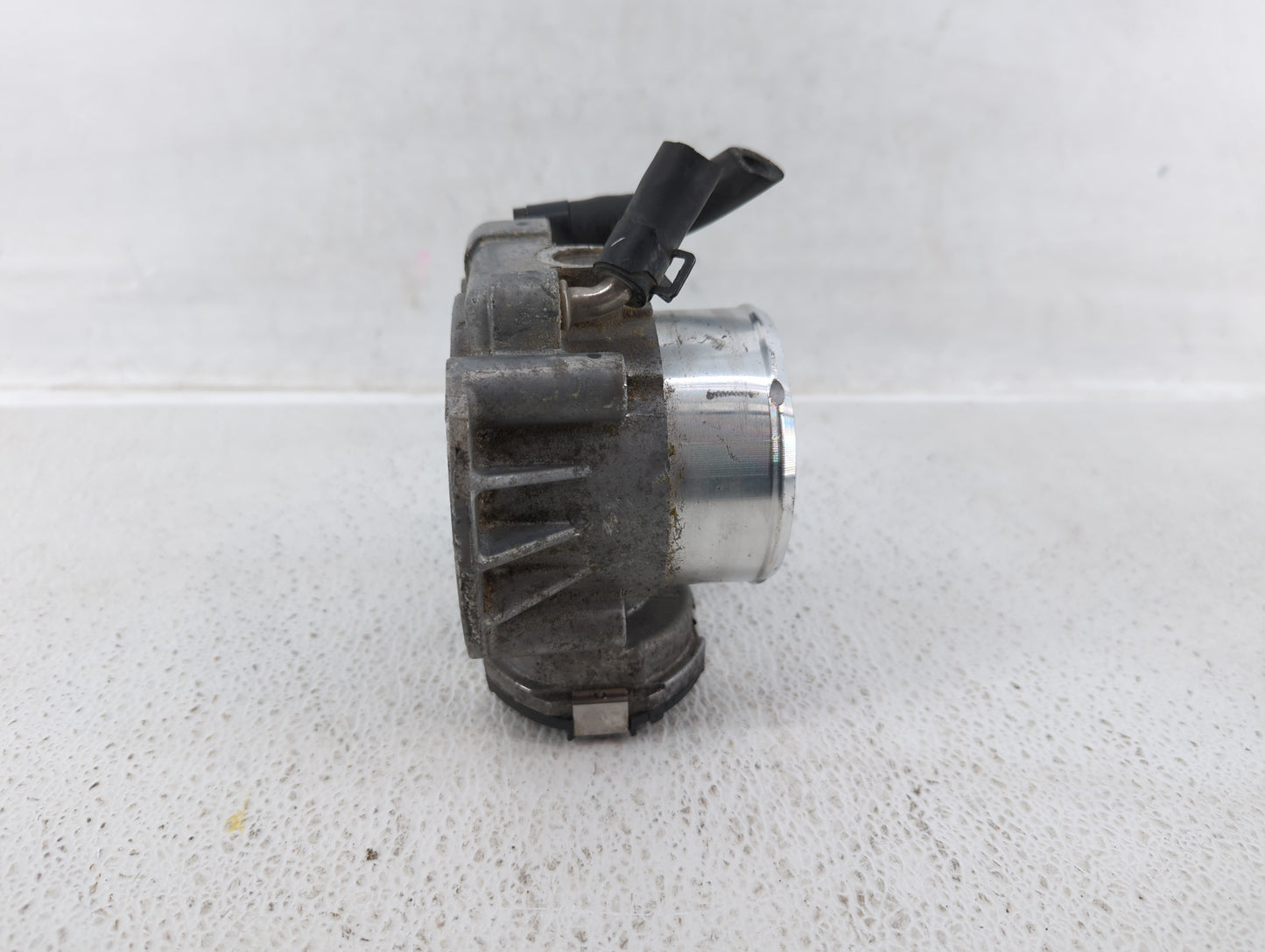 2011-2015 Kia Optima Throttle Body P/N:35100-2G700 Fits Fits 2011 2012 2013 2014 2015 2016 OEM Used Auto Parts - Oemusedauto