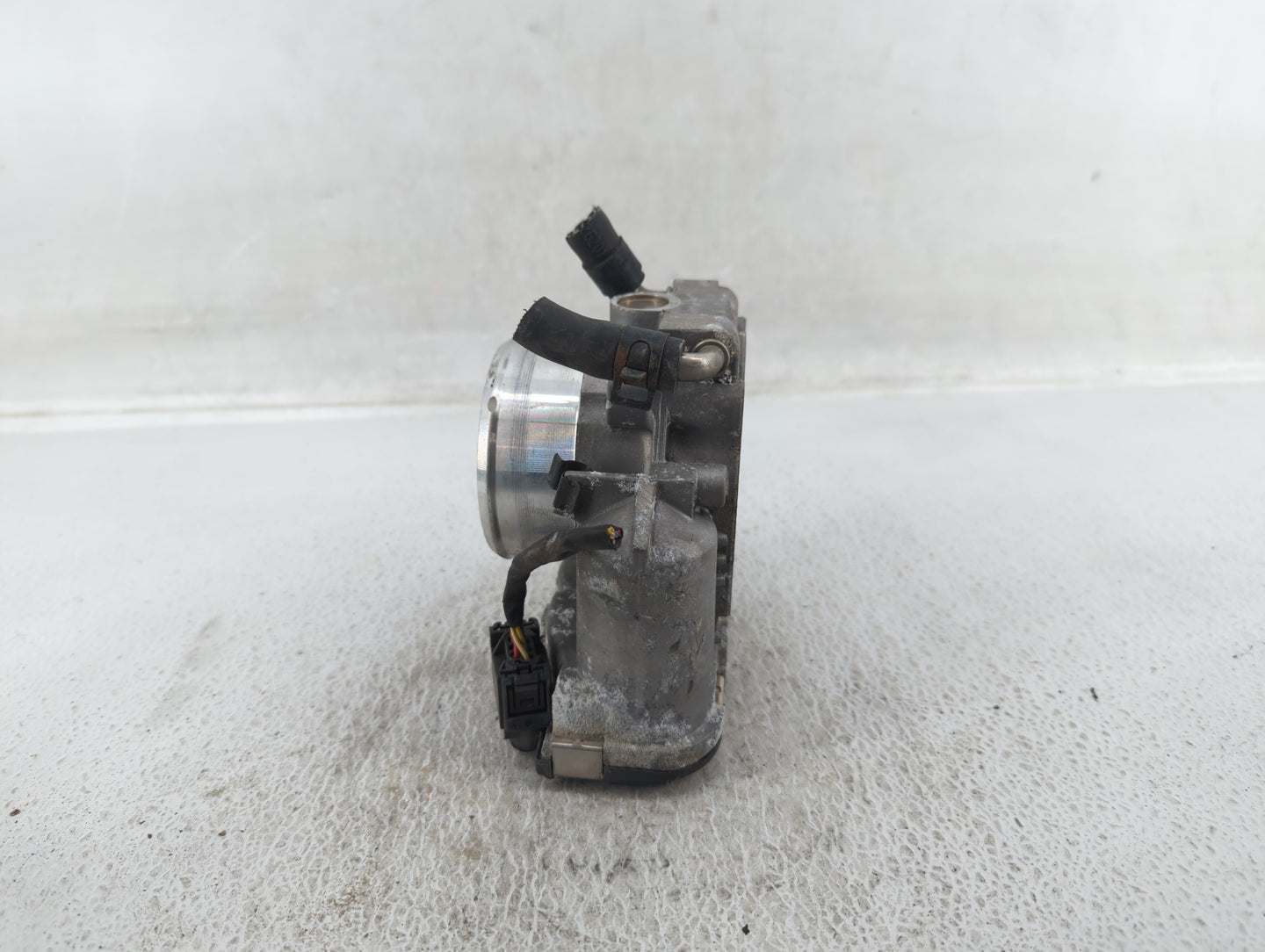 2011-2015 Kia Optima Throttle Body P/N:35100-2G700 Fits Fits 2011 2012 2013 2014 2015 2016 OEM Used Auto Parts - Oemusedauto