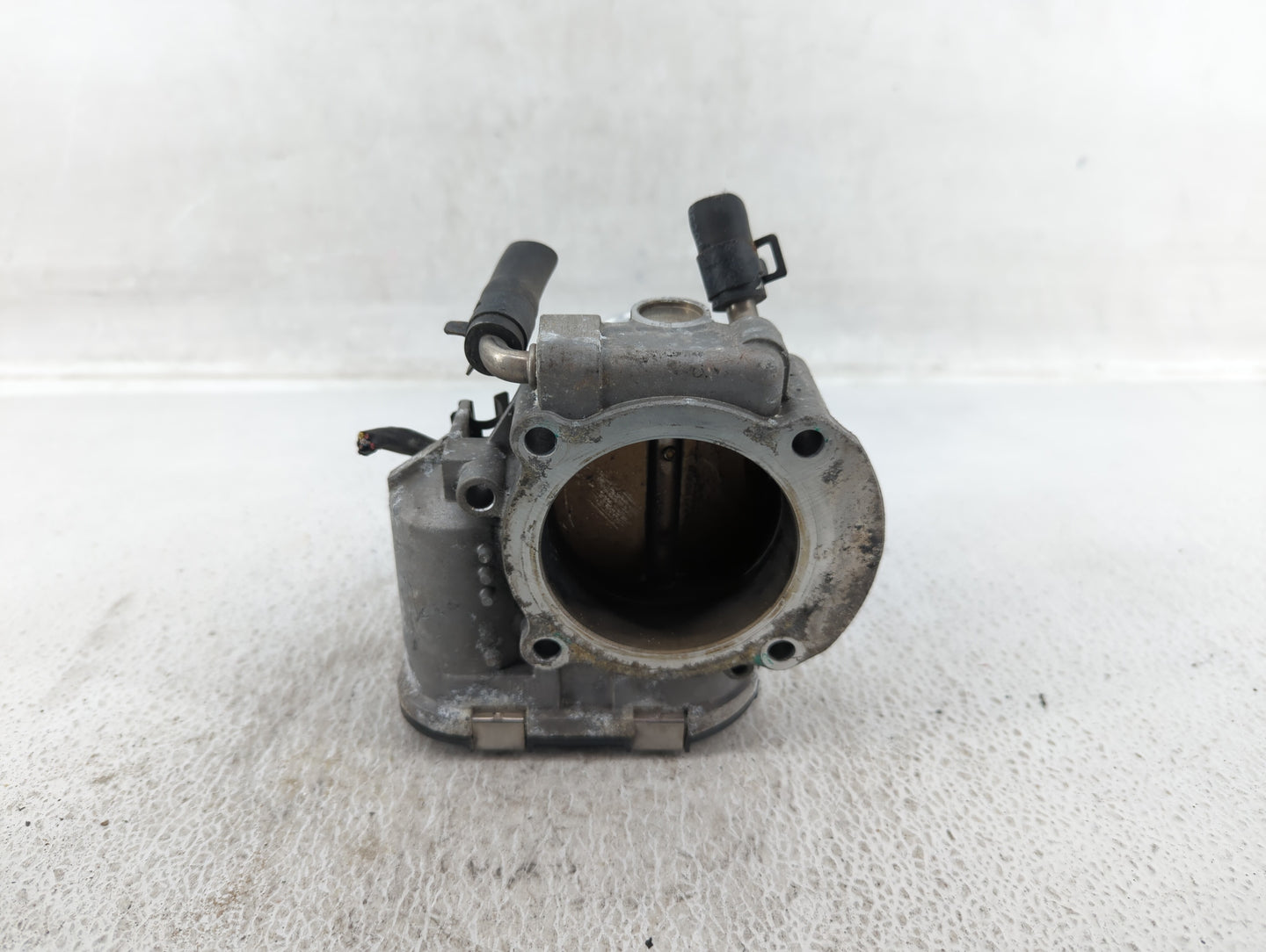 2011-2015 Kia Optima Throttle Body P/N:35100-2G700 Fits Fits 2011 2012 2013 2014 2015 2016 OEM Used Auto Parts - Oemusedauto