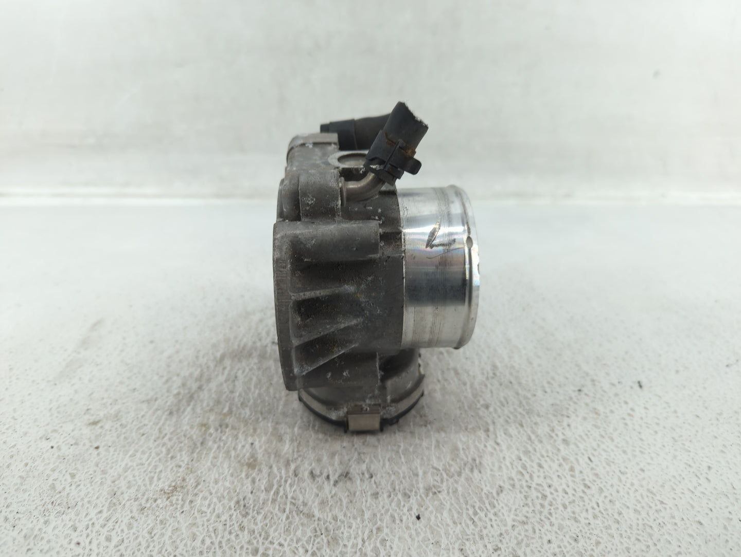 2011-2015 Kia Optima Throttle Body P/N:35100-2G700 Fits Fits 2011 2012 2013 2014 2015 2016 OEM Used Auto Parts - Oemusedauto
