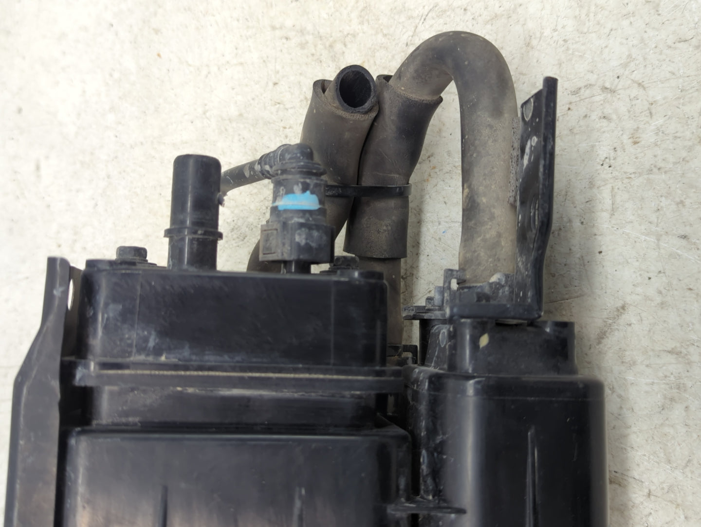 2013 Kia Optima Fuel Vapor Charcoal Canister 537212 - Oemusedautoparts1.com