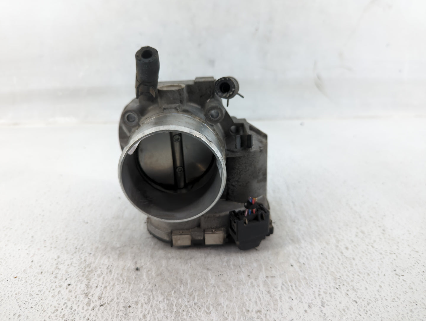 2011-2015 Kia Optima Throttle Body P/N:35100-2G700 Fits Fits 2011 2012 2013 2014 2015 2016 OEM Used Auto Parts - Oemusedauto