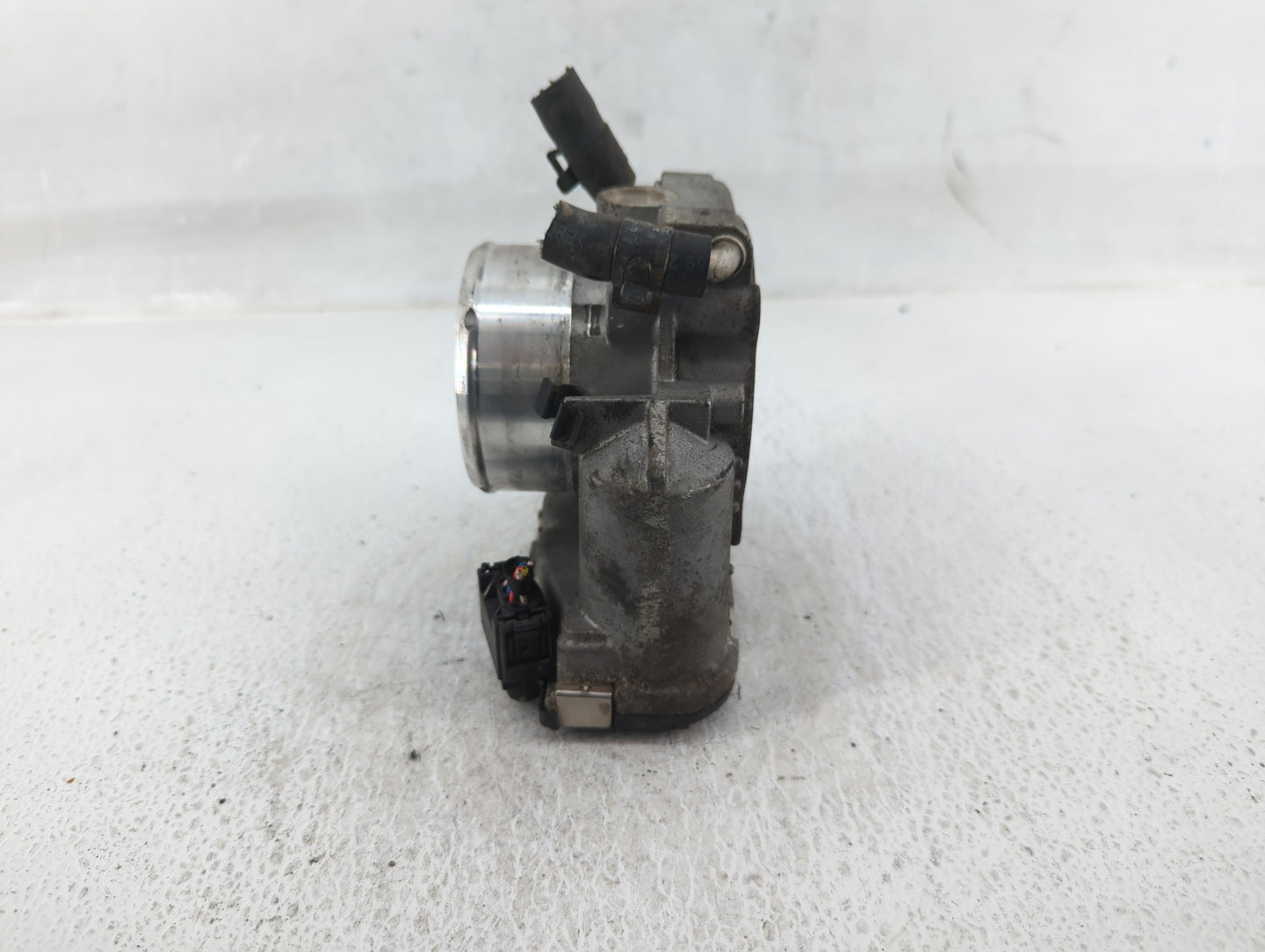 2011-2015 Kia Optima Throttle Body P/N:35100-2G700 Fits Fits 2011 2012 2013 2014 2015 2016 OEM Used Auto Parts - Oemusedauto