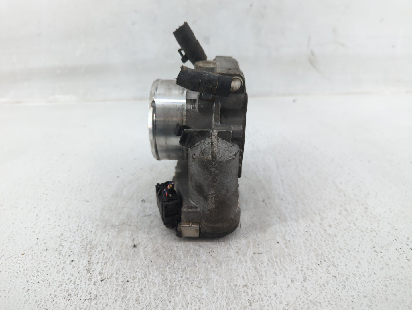 2011-2015 Kia Optima Throttle Body P/N:35100-2G700 Fits Fits 2011 2012 2013 2014 2015 2016 OEM Used Auto Parts - Oemusedauto