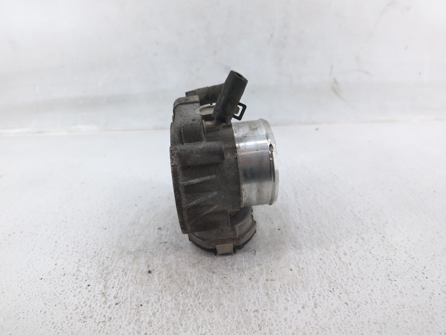 2011-2015 Kia Optima Throttle Body P/N:35100-2G700 Fits Fits 2011 2012 2013 2014 2015 2016 OEM Used Auto Parts - Oemusedauto