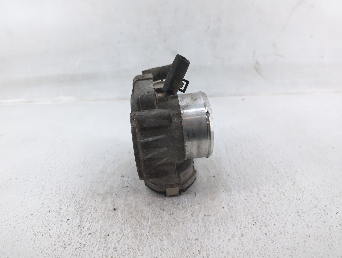 2011-2015 Kia Optima Throttle Body P/N:35100-2G700 Fits Fits 2011 2012 2013 2014 2015 2016 OEM Used Auto Parts - Oemusedauto