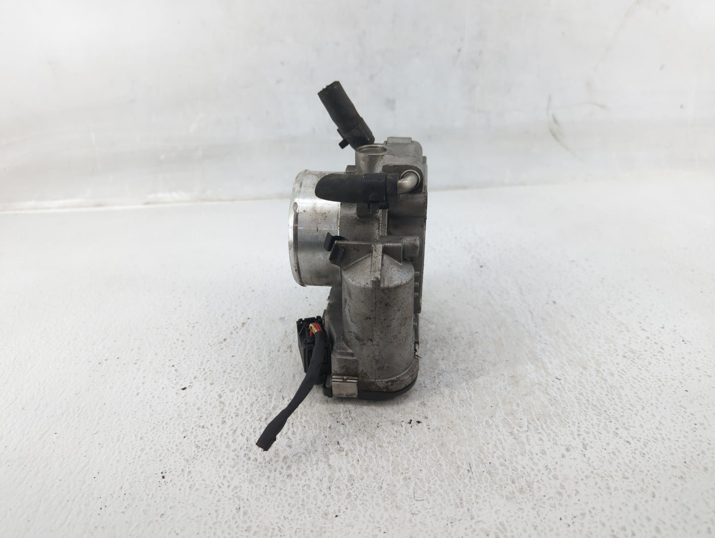 2011-2015 Kia Optima Throttle Body P/N:35100-2G700 Fits Fits 2011 2012 2013 2014 2015 2016 OEM Used Auto Parts - Oemusedauto