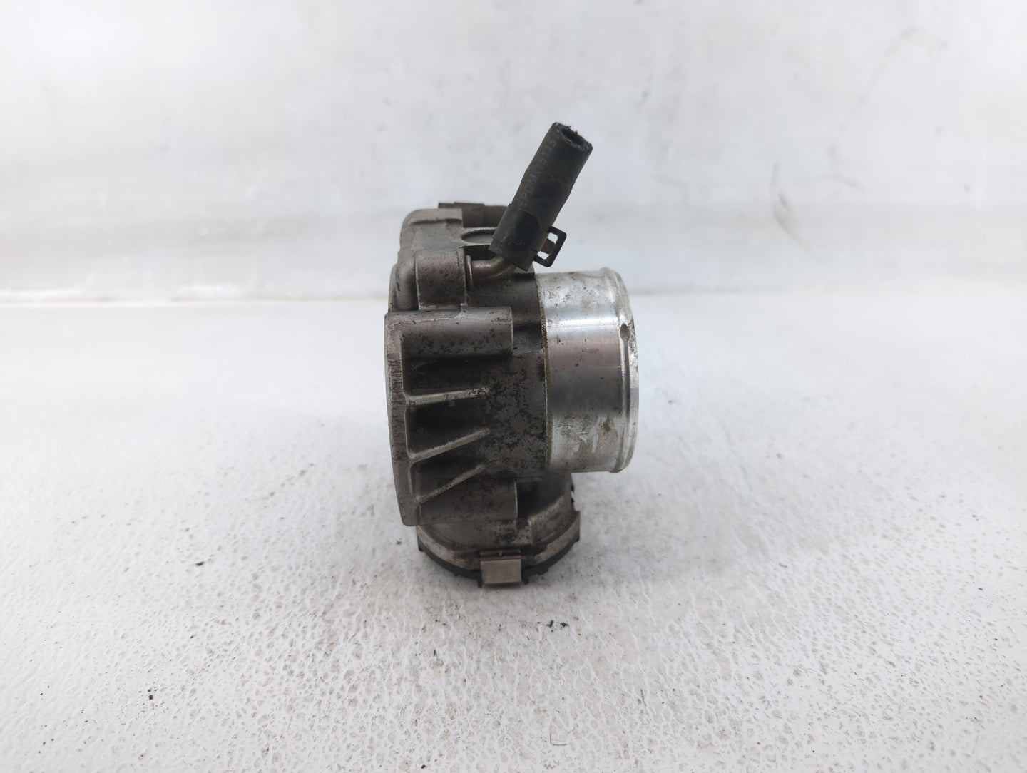 2011-2015 Kia Optima Throttle Body P/N:35100-2G700 Fits Fits 2011 2012 2013 2014 2015 2016 OEM Used Auto Parts - Oemusedauto