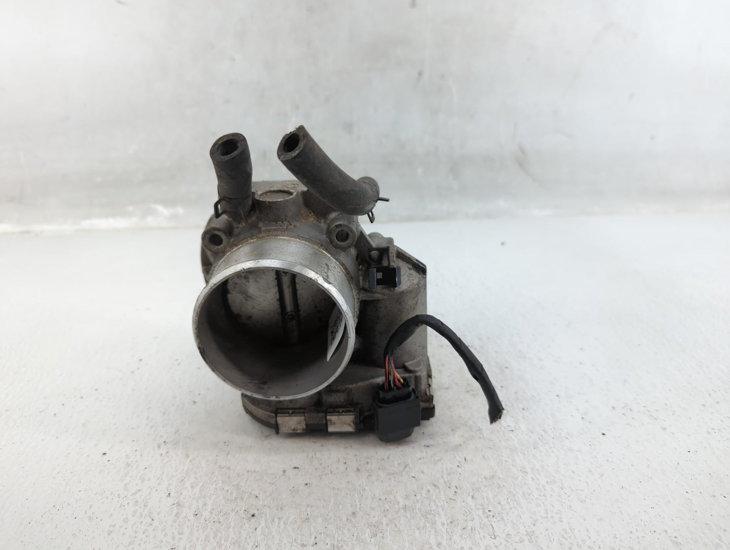 2011-2015 Kia Optima Throttle Body P/N:35100-2G700 Fits Fits 2011 2012 2013 2014 2015 2016 OEM Used Auto Parts - Oemusedauto