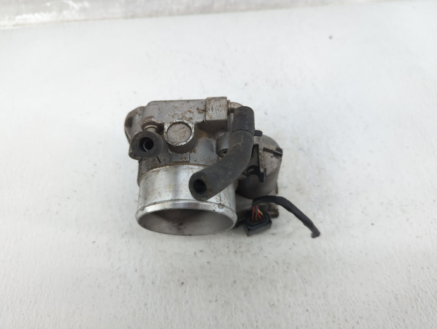 2011-2015 Kia Optima Throttle Body P/N:35100-2G700 Fits Fits 2011 2012 2013 2014 2015 2016 OEM Used Auto Parts - Oemusedauto