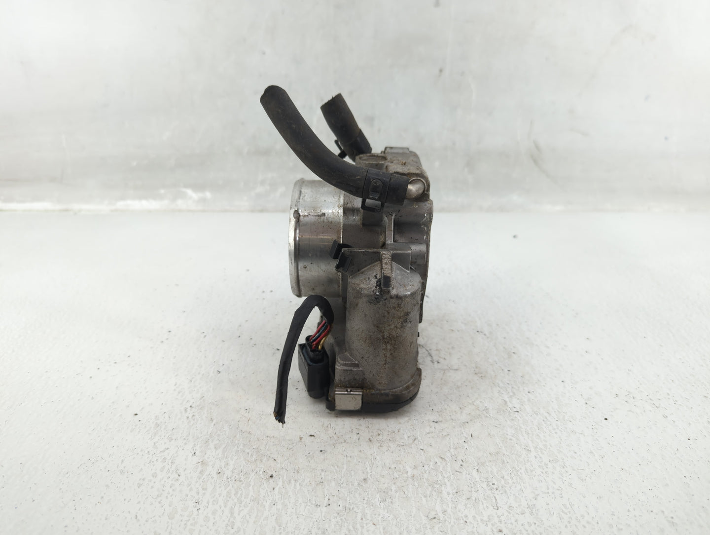 2011-2015 Kia Optima Throttle Body P/N:35100-2G700 Fits Fits 2011 2012 2013 2014 2015 2016 OEM Used Auto Parts - Oemusedauto
