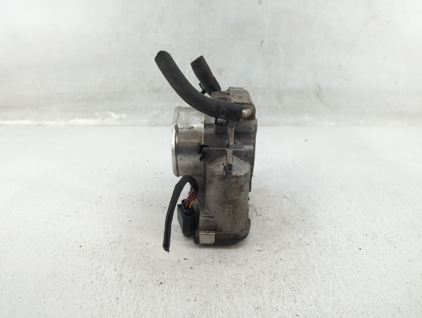 2011-2015 Kia Optima Throttle Body P/N:35100-2G700 Fits Fits 2011 2012 2013 2014 2015 2016 OEM Used Auto Parts - Oemusedauto