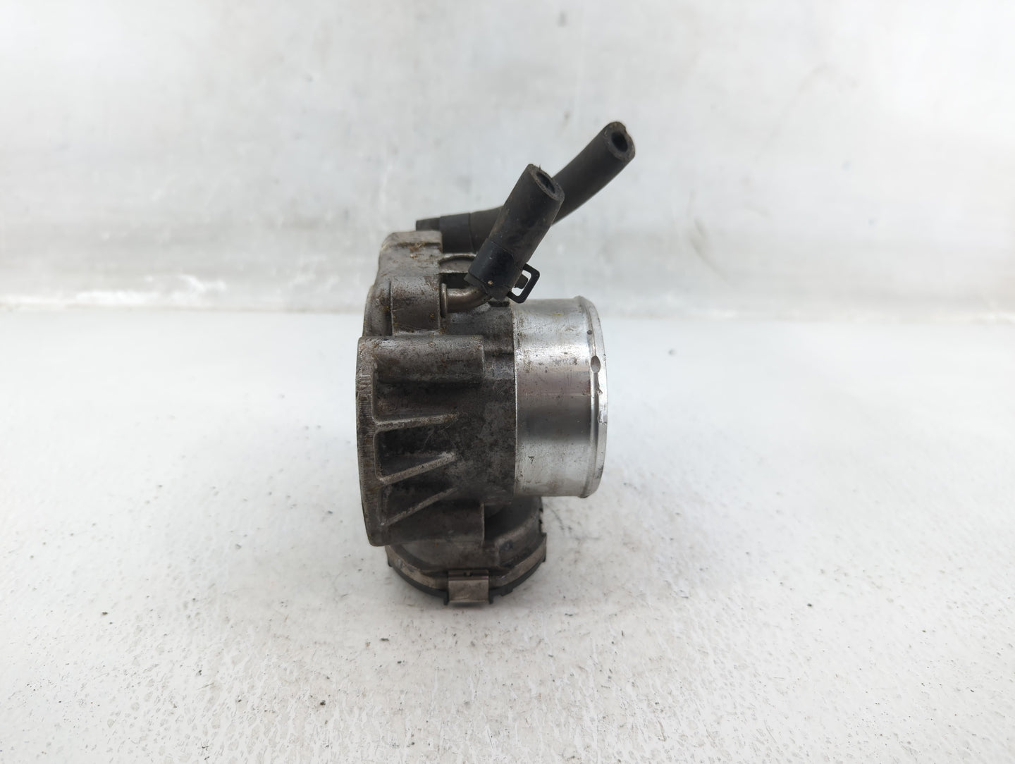2011-2015 Kia Optima Throttle Body P/N:35100-2G700 Fits Fits 2011 2012 2013 2014 2015 2016 OEM Used Auto Parts - Oemusedauto