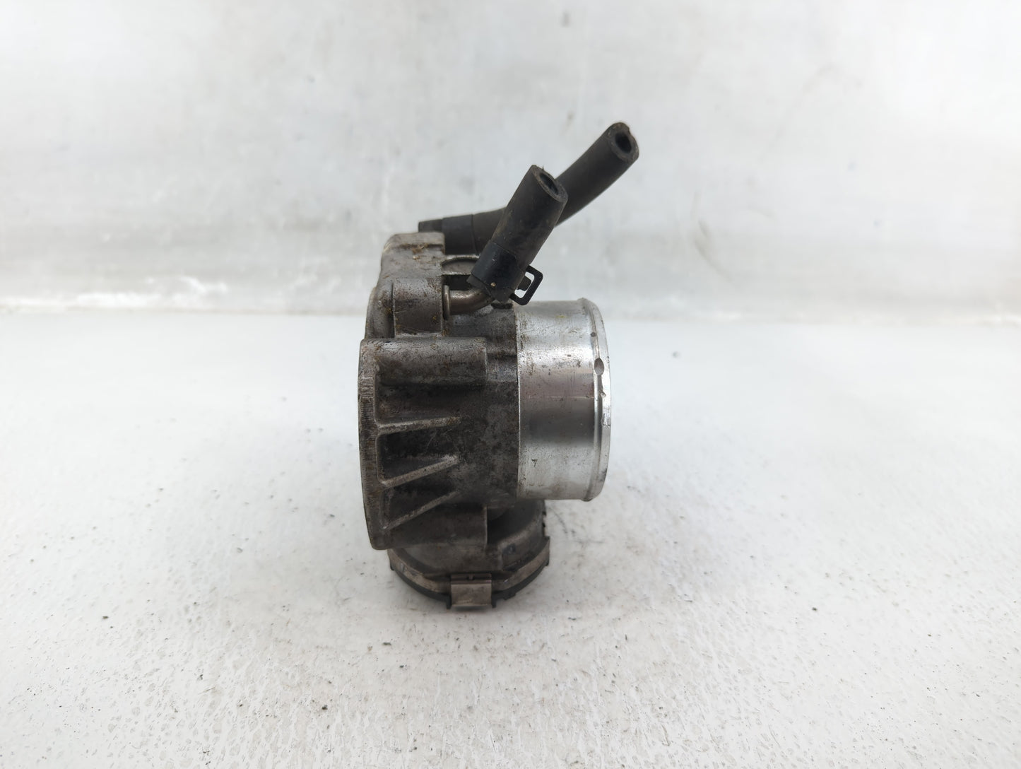 2011-2015 Kia Optima Throttle Body P/N:35100-2G700 Fits Fits 2011 2012 2013 2014 2015 2016 OEM Used Auto Parts - Oemusedauto