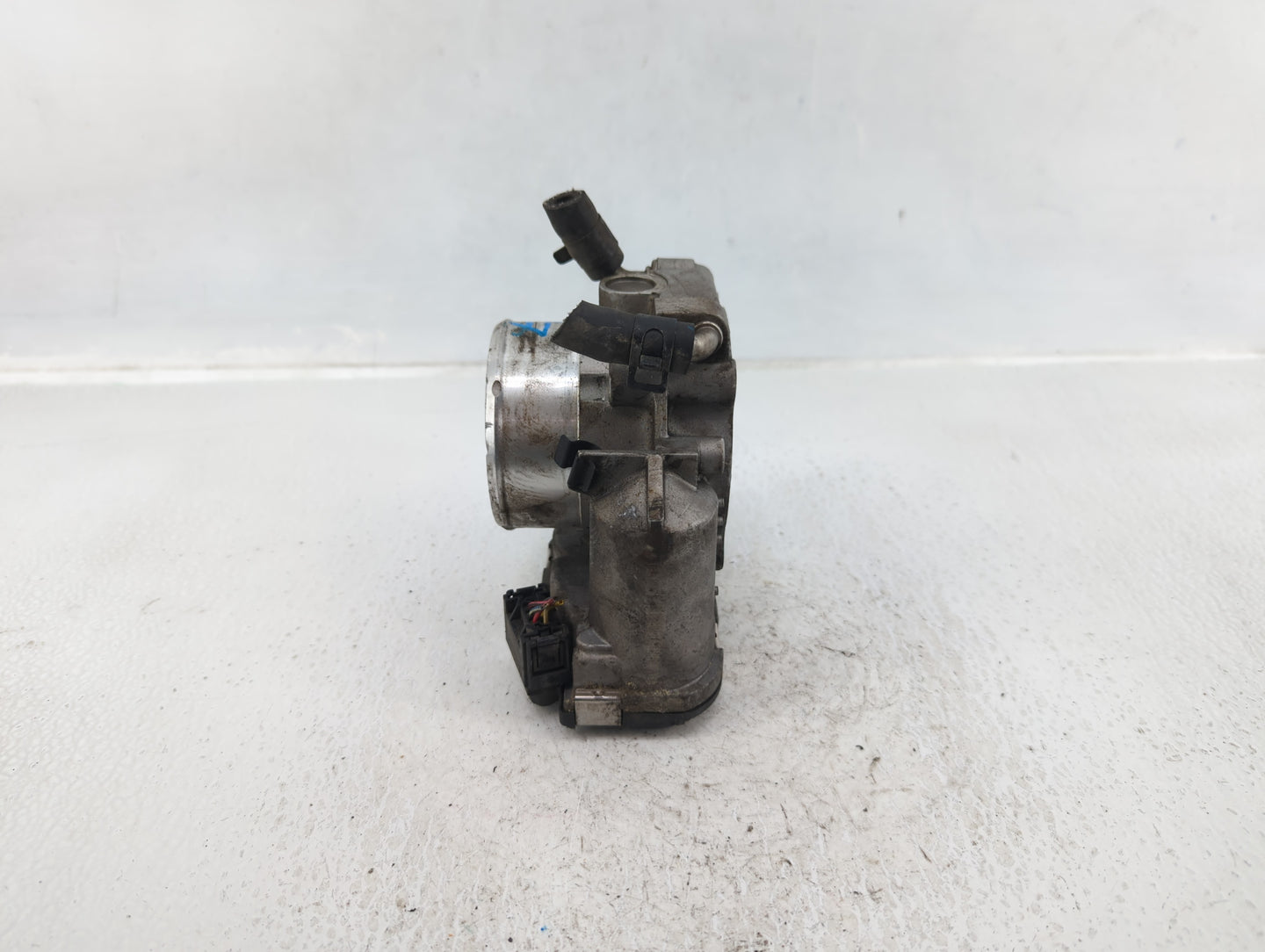 2011-2015 Kia Optima Throttle Body P/N:35100-2G700 Fits Fits 2011 2012 2013 2014 2015 2016 OEM Used Auto Parts - Oemusedauto