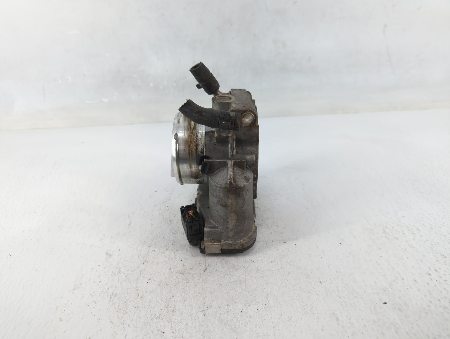 2011-2015 Kia Optima Throttle Body P/N:35100-2G700 Fits Fits 2011 2012 2013 2014 2015 2016 OEM Used Auto Parts - Oemusedauto