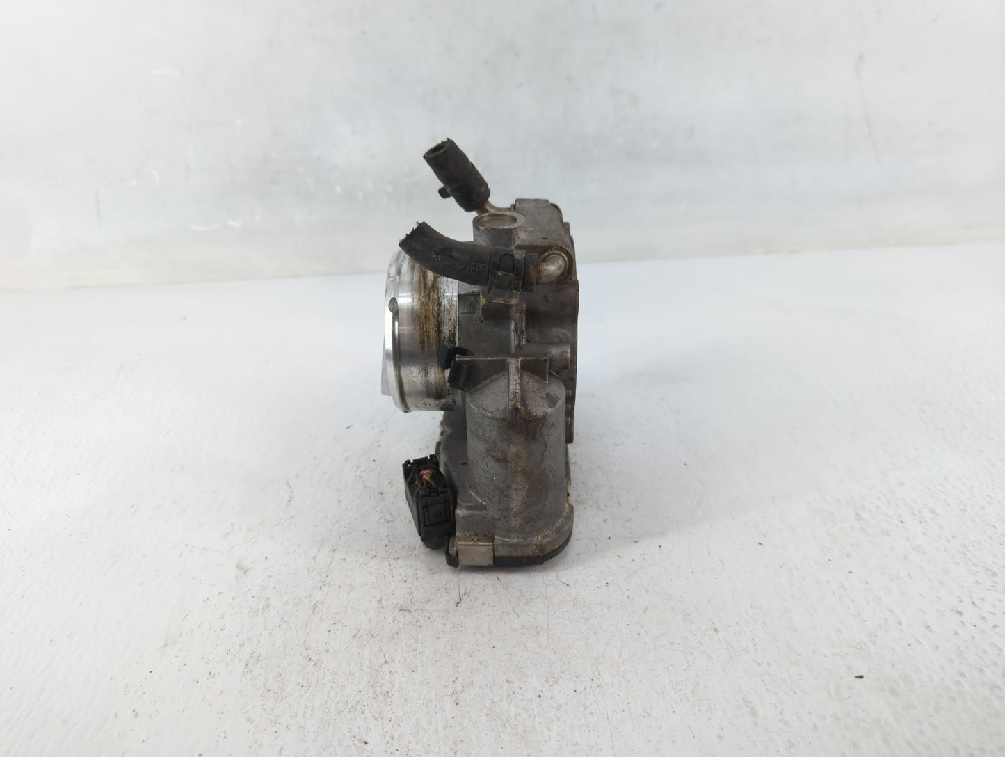 2011-2015 Kia Optima Throttle Body P/N:35100-2G700 Fits Fits 2011 2012 2013 2014 2015 2016 OEM Used Auto Parts - Oemusedauto