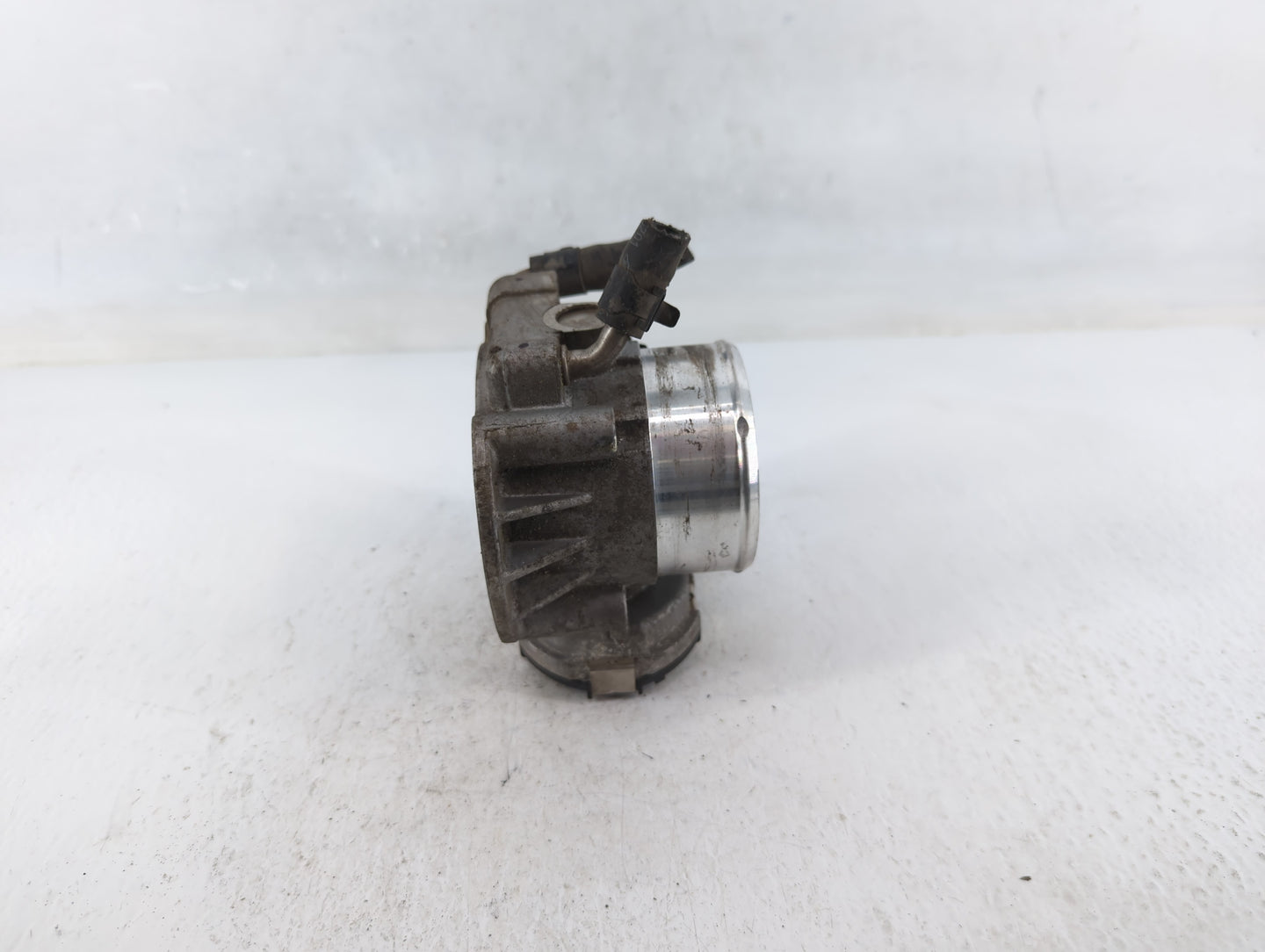 2011-2015 Kia Optima Throttle Body P/N:35100-2G700 Fits Fits 2011 2012 2013 2014 2015 2016 OEM Used Auto Parts - Oemusedauto