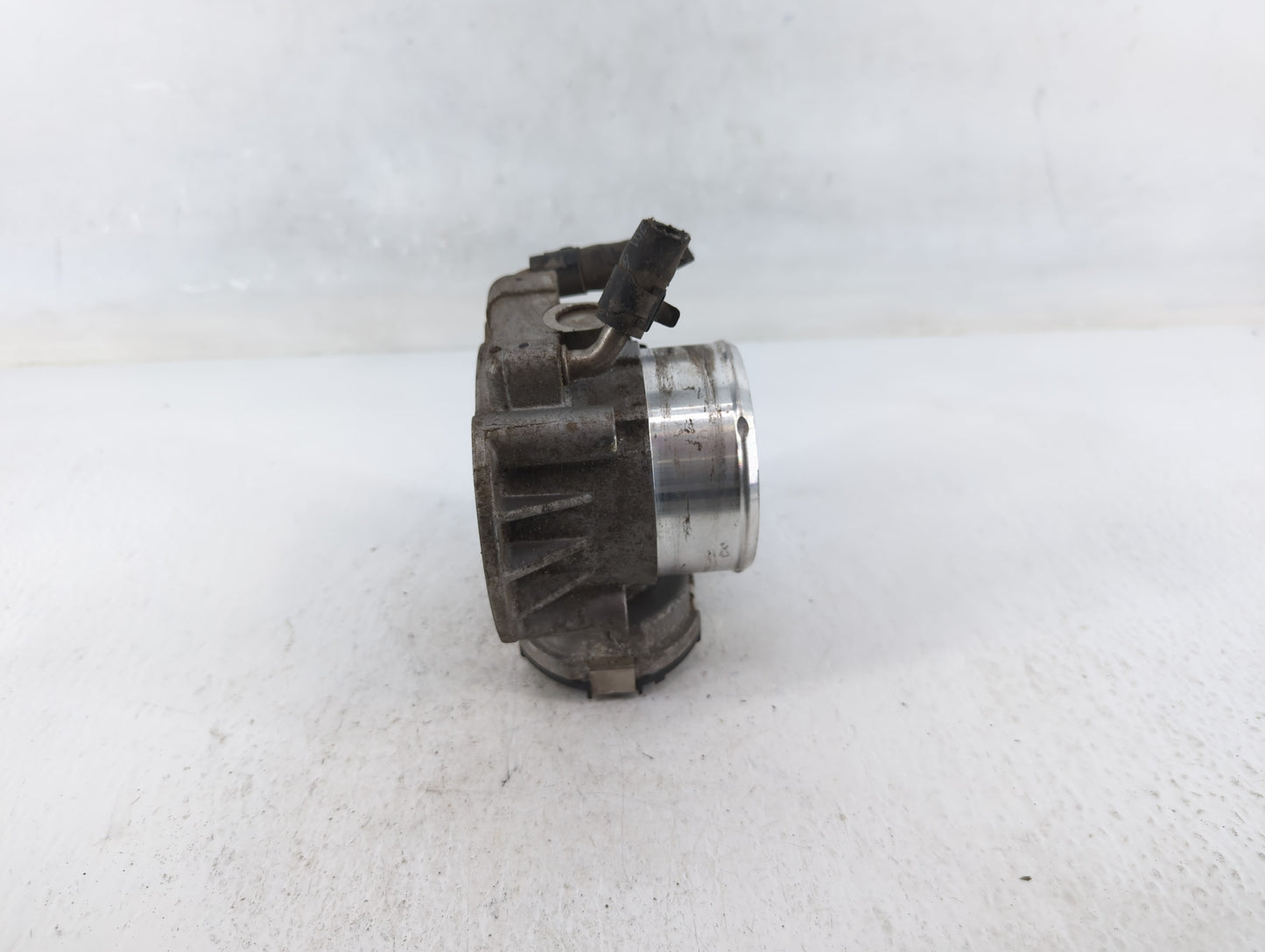 2011-2015 Kia Optima Throttle Body P/N:35100-2G700 Fits Fits 2011 2012 2013 2014 2015 2016 OEM Used Auto Parts - Oemusedauto