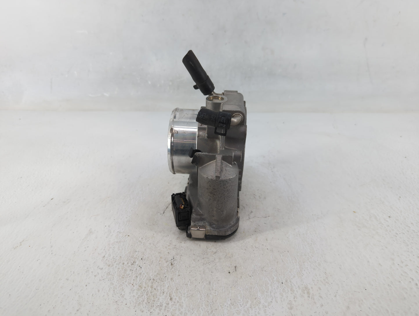 2011-2015 Kia Optima Throttle Body P/N:35100-2G700 Fits Fits 2011 2012 2013 2014 2015 2016 OEM Used Auto Parts - Oemusedauto