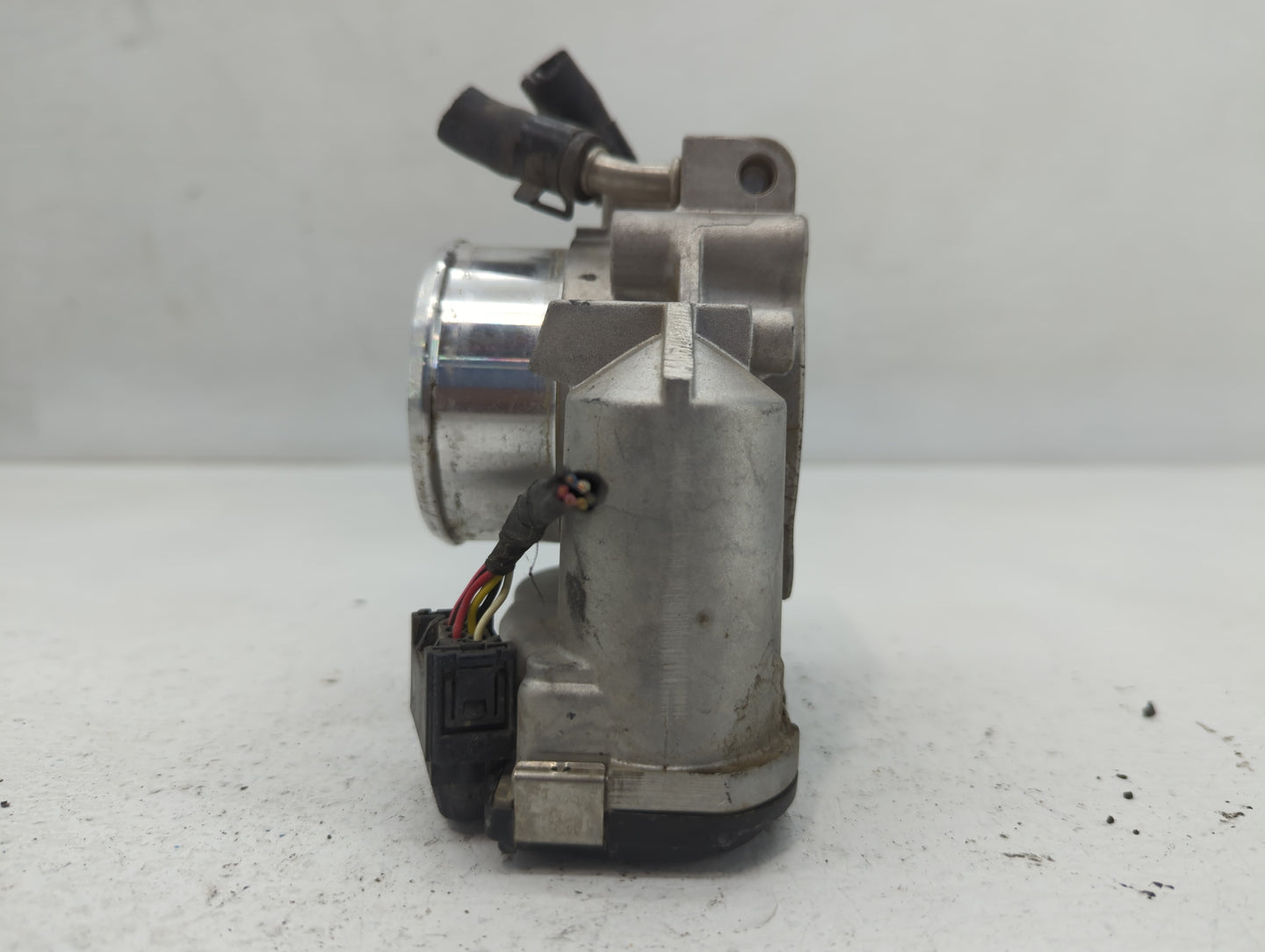 2011-2015 Kia Optima Throttle Body P/N:35100-2G710 Fits Fits 2011 2012 2013 2014 2015 2016 OEM Used Auto Parts - Oemusedauto