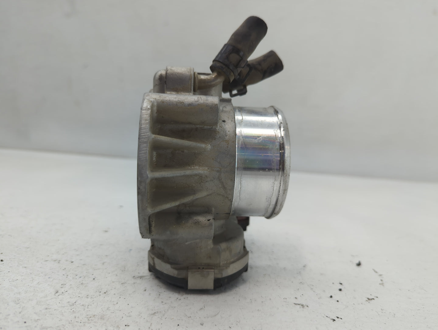 2011-2015 Kia Optima Throttle Body P/N:35100-2G710 Fits Fits 2011 2012 2013 2014 2015 2016 OEM Used Auto Parts - Oemusedauto