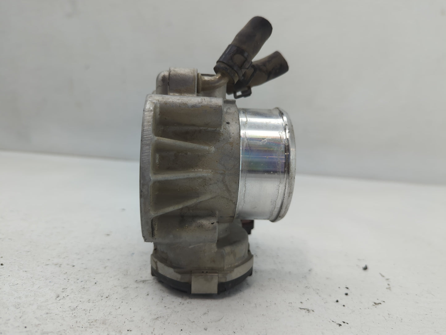 2011-2015 Kia Optima Throttle Body P/N:35100-2G710 Fits Fits 2011 2012 2013 2014 2015 2016 OEM Used Auto Parts - Oemusedauto