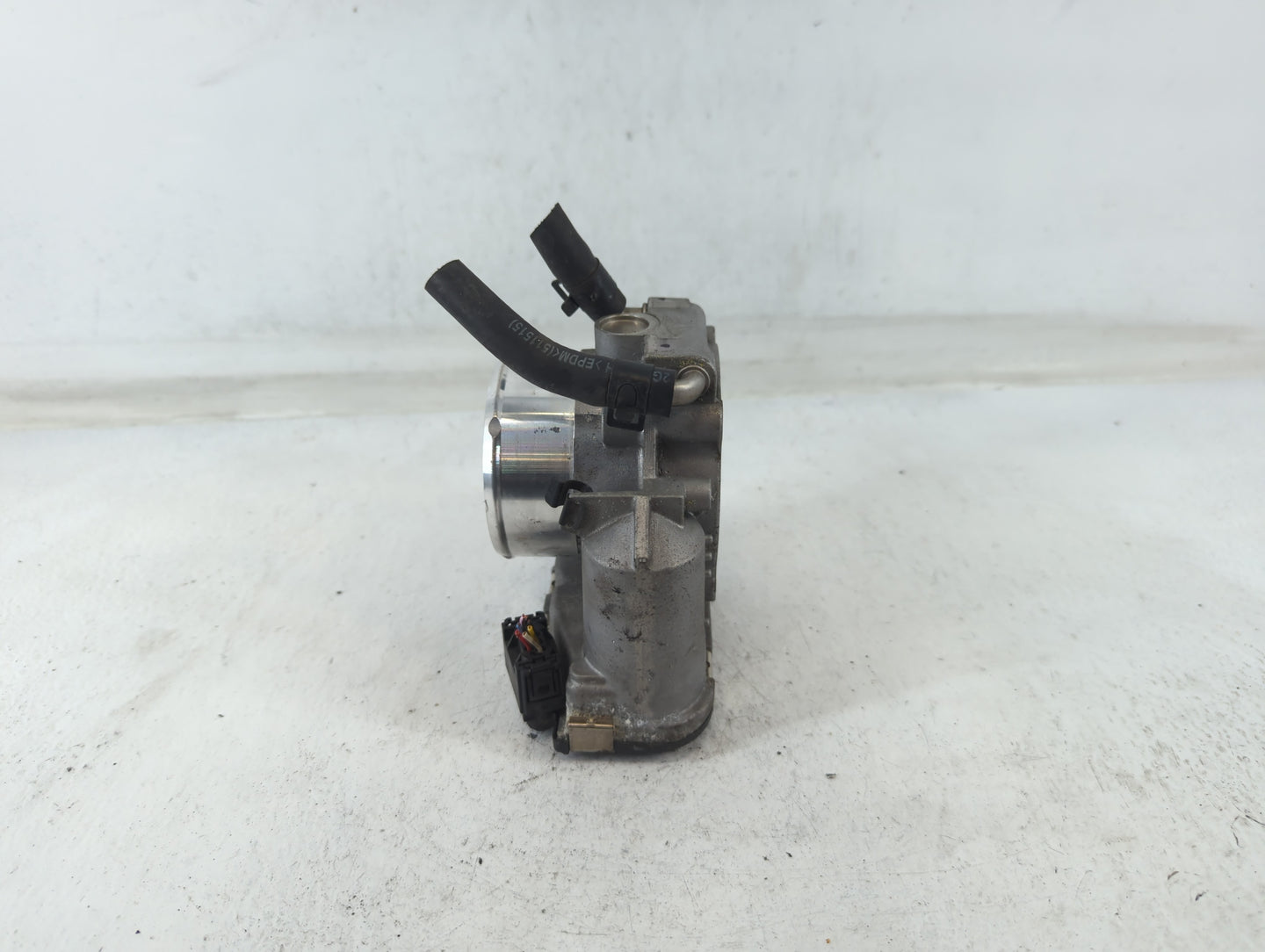 2011-2015 Kia Optima Throttle Body P/N:35100-2G700 Fits Fits 2011 2012 2013 2014 2015 2016 OEM Used Auto Parts - Oemusedauto