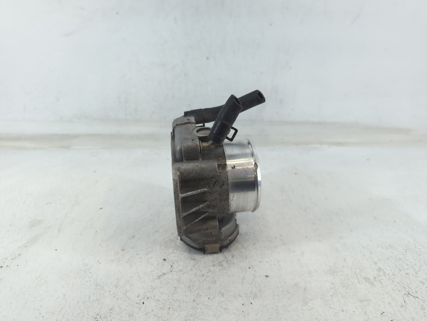 2011-2015 Kia Optima Throttle Body P/N:35100-2G700 Fits Fits 2011 2012 2013 2014 2015 2016 OEM Used Auto Parts - Oemusedauto