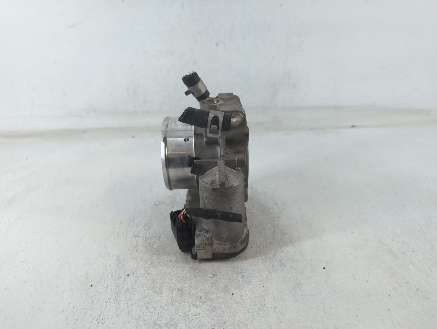 2011-2015 Kia Optima Throttle Body P/N:35100-2G700 Fits Fits 2011 2012 2013 2014 2015 2016 OEM Used Auto Parts - Oemusedauto