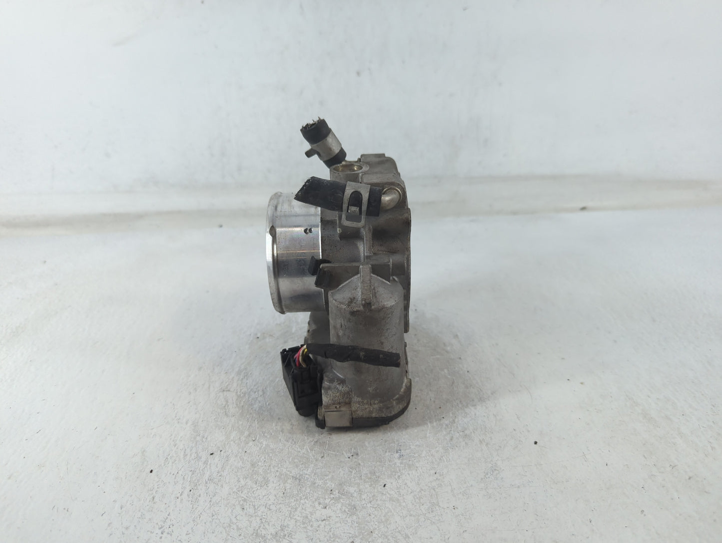 2011-2015 Kia Optima Throttle Body P/N:35100-2G700 Fits Fits 2011 2012 2013 2014 2015 2016 OEM Used Auto Parts - Oemusedauto